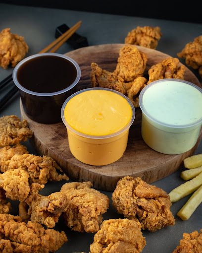 Frango frito Hai Chicken com molhos barbecue, cheddar e alho