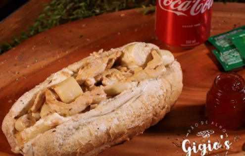 Gigio’s Pão de Alho Sanduiche — Filé de Frango com Palmito e Cream Cheese Filé de Frango com Palmito e Cream Cheese — Gigio’s Pão de Alho Sanduiche
