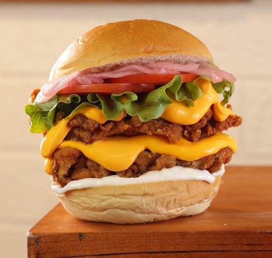 Hai Bruno Duplo — hambúrguer duplo de frango empanado da Hai Chicken