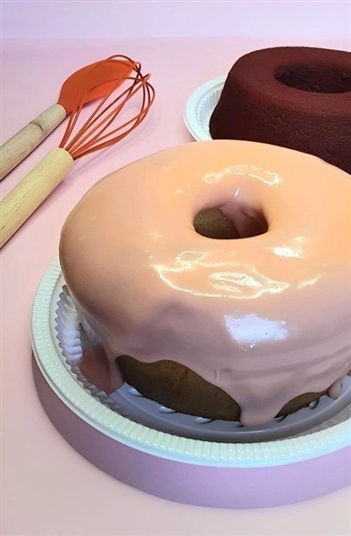 Bolo de Leite com Cobertura de Morango Bolo de Leite com Cobertura de Morango