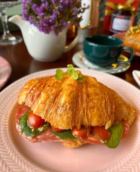 Beatriz Bicudo Patisserie — Croissant de Salame Beatriz Bicudo Patisserie — Croissant de Salame