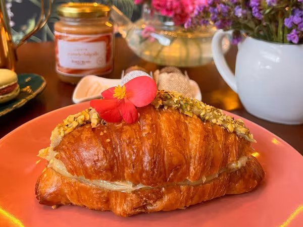 Beatriz Bicudo Patisserie — Croissant de Pistache Beatriz Bicudo Patisserie — Croissant de Pistache