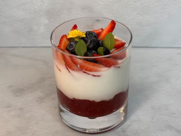 Beatriz Bicudo Patisserie — Iogurte com Berries Beatriz Bicudo Patisserie — Iogurte com Berries